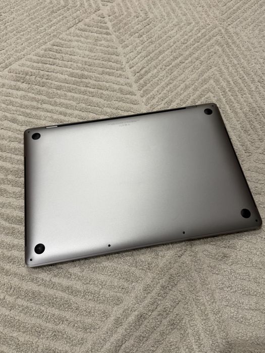 MacBook Pro 16 i7/16gb/512gb