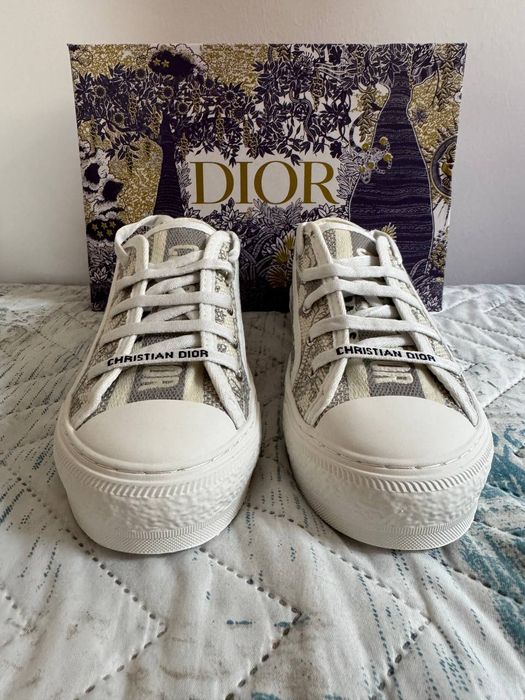 Обувки на Dior. Уникални