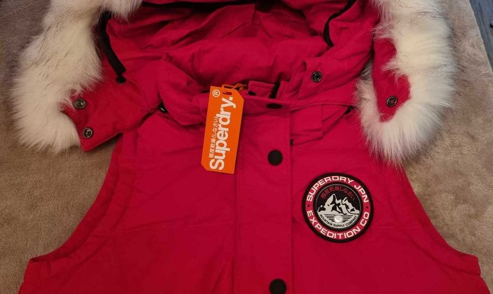 Нов зимен модел елек с гъши пух на Superdry. Луксозна лимитирана серия