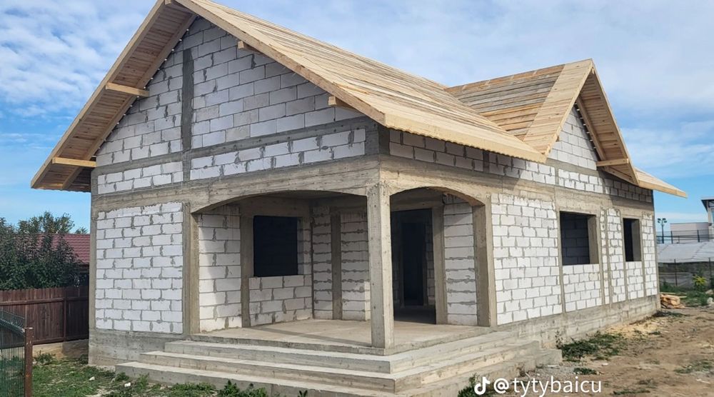 Acoperisuri complete montatori acoperisuri  de la A la z reparații .