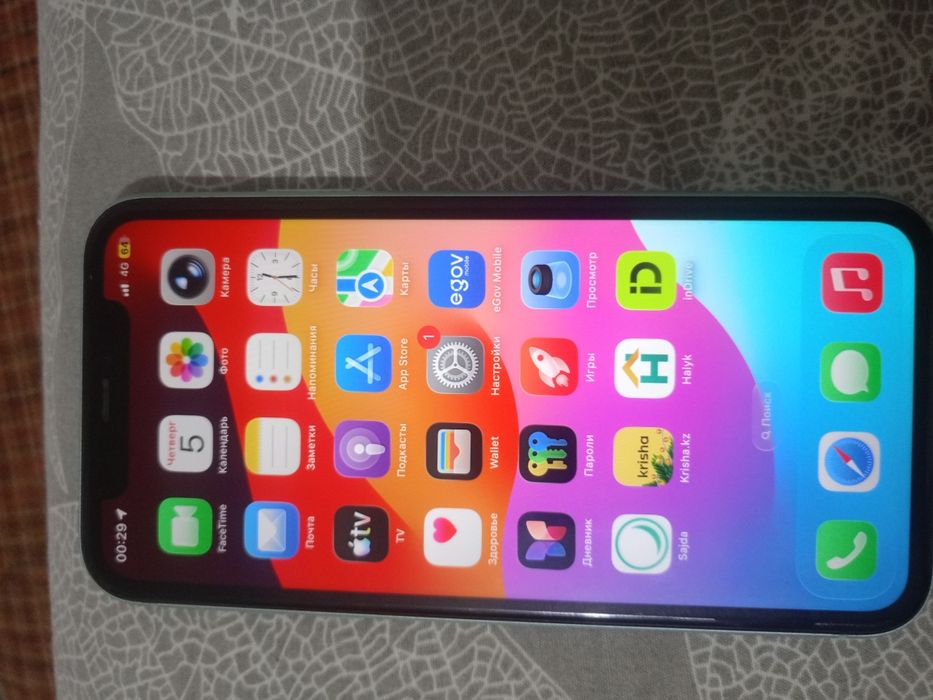 Продам айфон 11 идиал