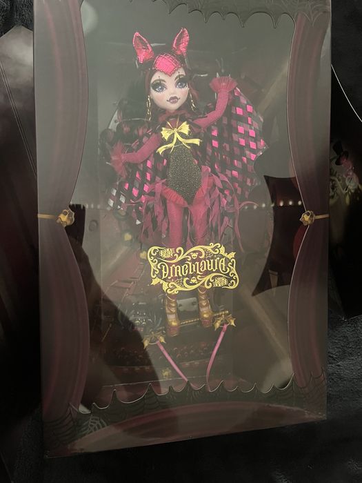 Дракулаура Цирк монстр хай