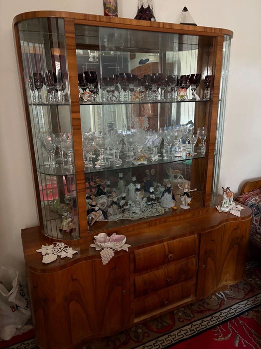 Mobilier vechi pret intre 250 si 350 lei negociabil