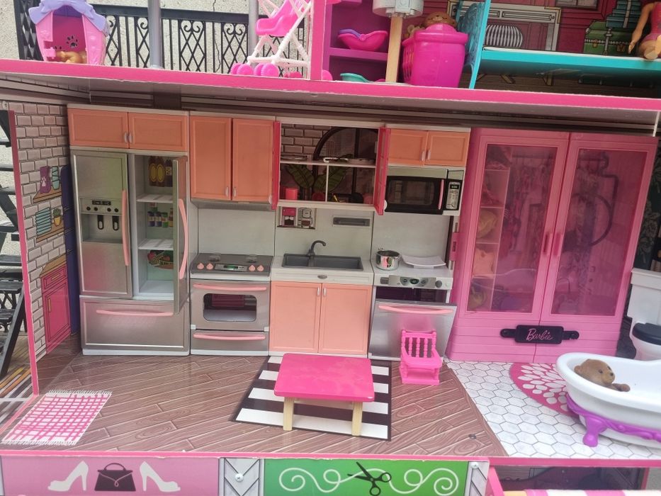 ПРОМОЦИЯ: 250 лева! Триетажна дървена къща за кукли Барби/ Barbie Ki