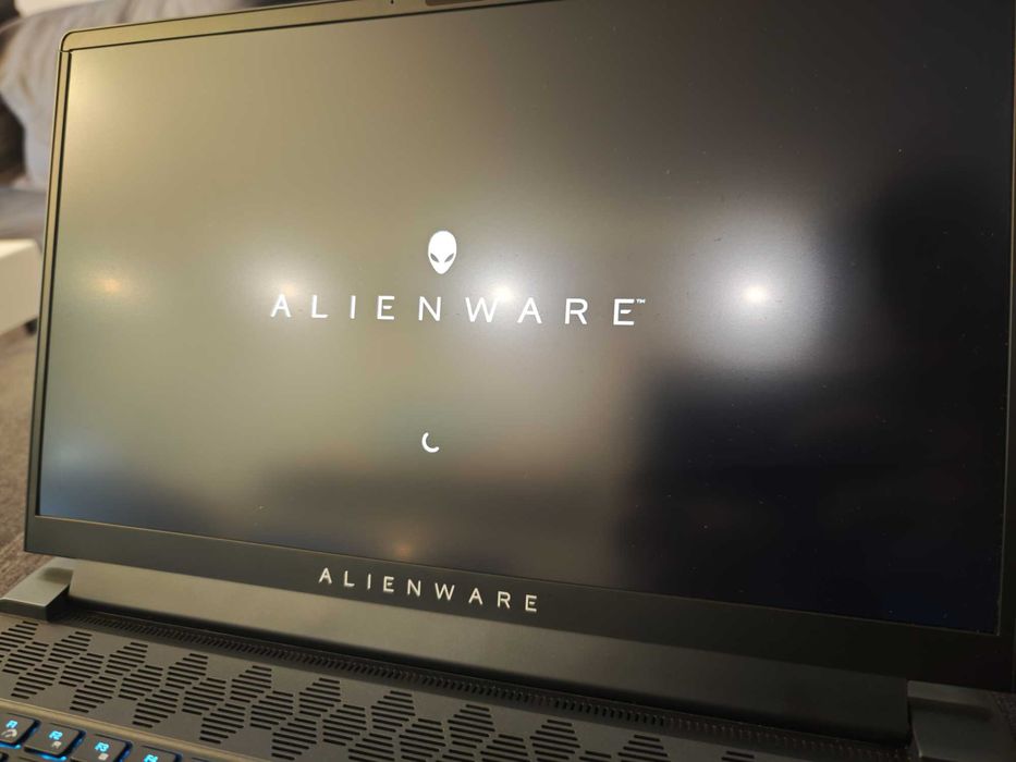 Alienware m15 R7 -165hz / i7 12700h / RTX 3060 140w / 16 Ram / 512 SSD