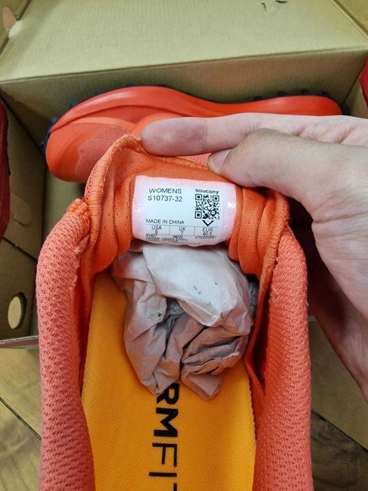 Saucony Обувки за планиско бягане Peregrine 12, 40.5 EU