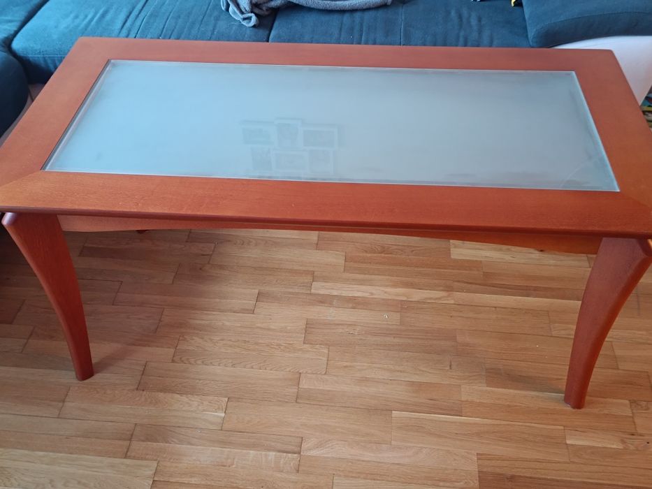 Холна маса от масивна дървесина