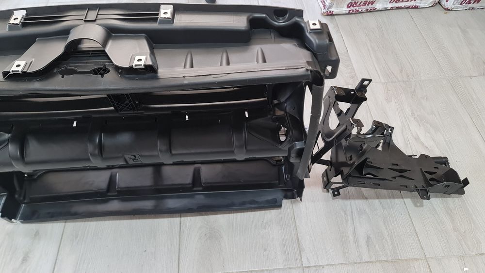 Hota difuzor deflector aer trager suport far spalator BMW 5 f10 f11