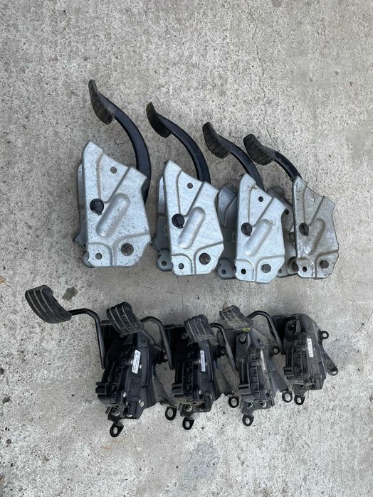 Pedalier Renault Trafic/Opel Vivaro An 2001-2014