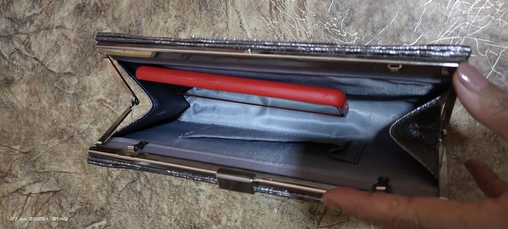 Клатч серебристого цвета