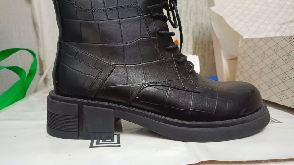 Женские ботинки демисезонные.