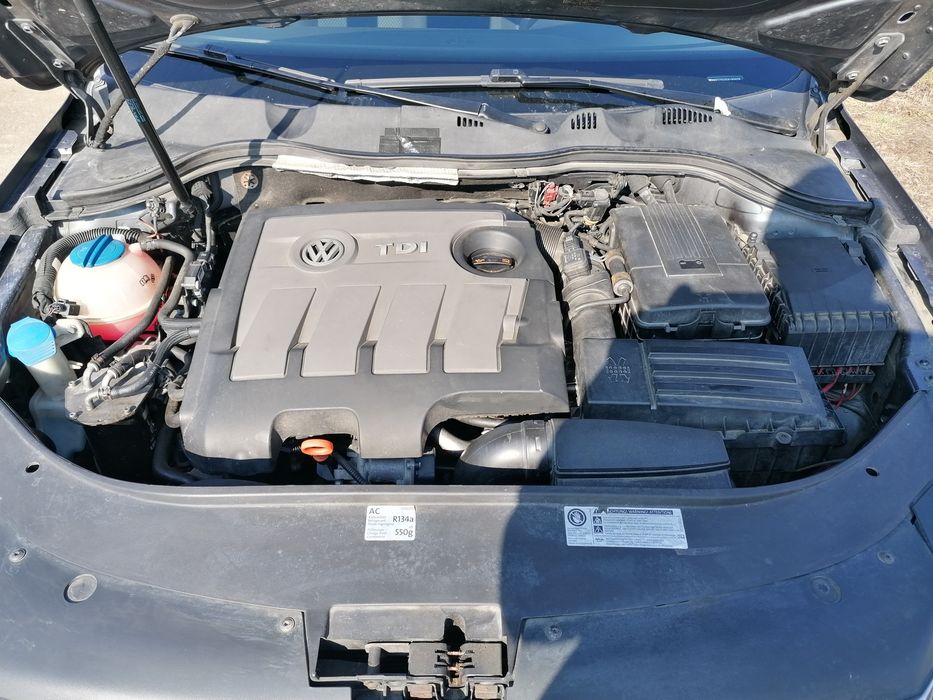 Vând Volkswagen Passsat B7 1.6TDI