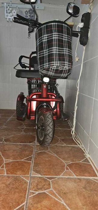 Trotty Scuter electric, model it-e3, motor 350w, baterie 12ah - rosu