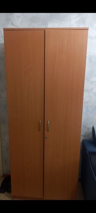 Продается шкаф и журнальный столик