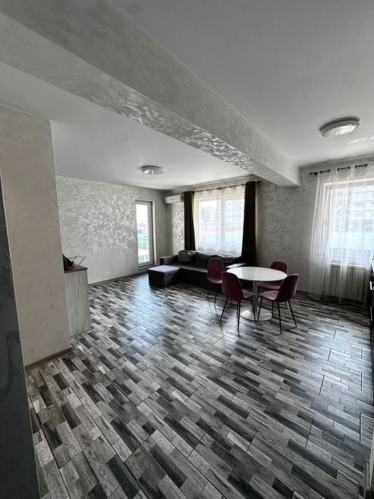 Vand apartament complet utilat și renovat recent în Mamaia Nord – la doar 5 minute de Hanul cu Pește