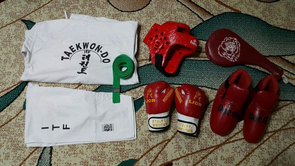 KARATE Komplekt.. { Kimano + Shlem + Perchatka + Aksesuar }. OPTOM