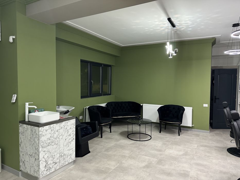 Spatiu comercial rovine bloc nou!