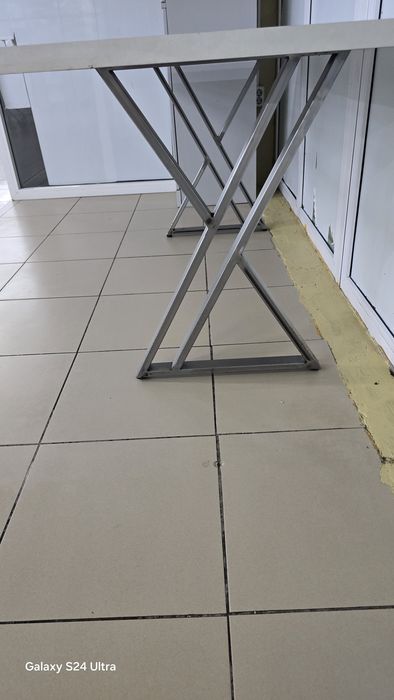 Продам стол большой 2х80