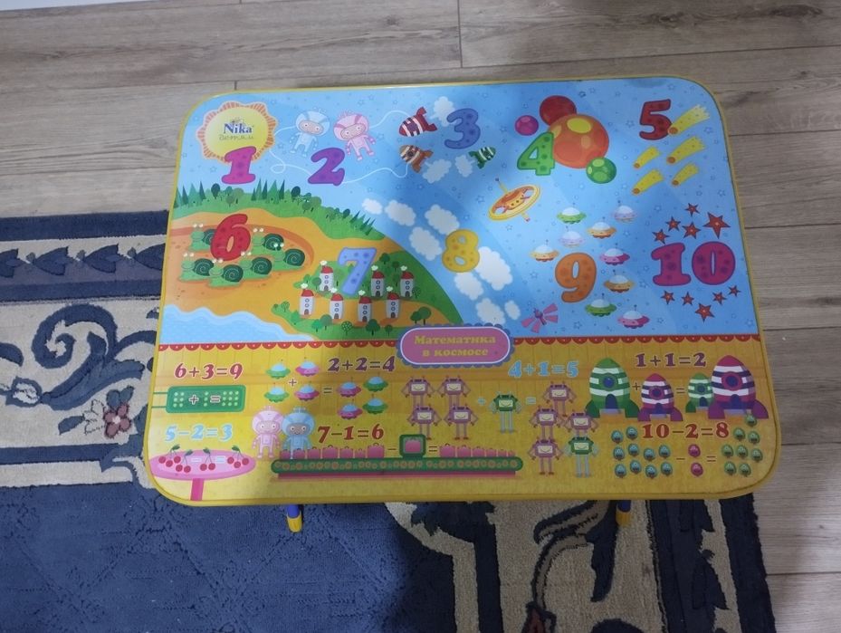 Продам Детский стол