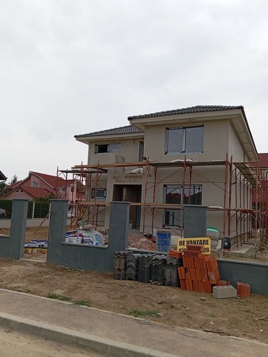 Casă cu etaj 4 camere , zona Oncea.