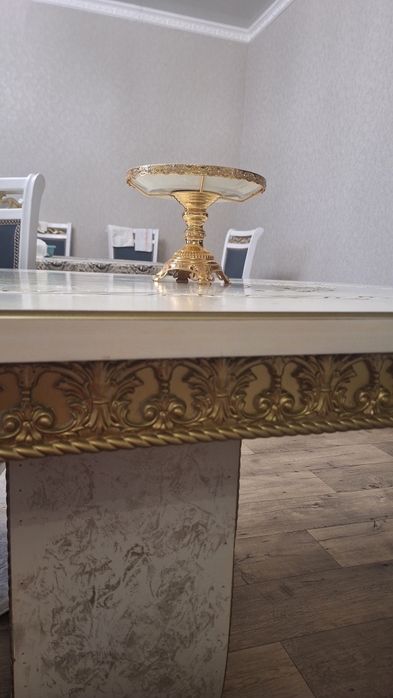 Стол для гостиной