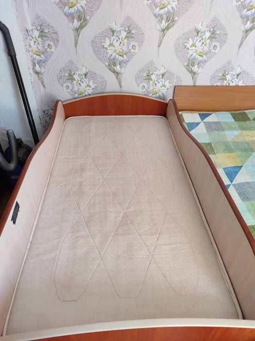 Продам детскую кровать срочно