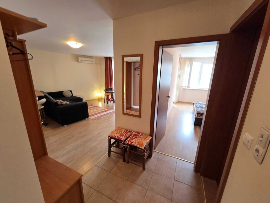 Двустаен апартамент на първа линия море в Равда