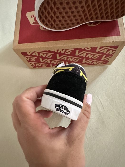 Бебешки обувки и буйки