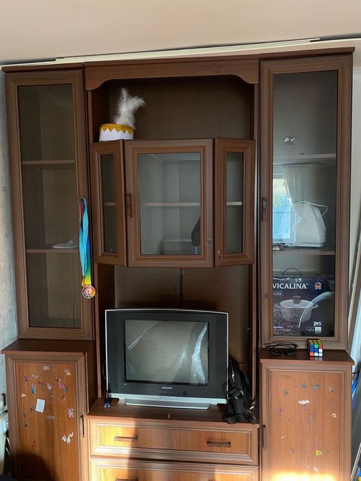 Продам сервант для посуды