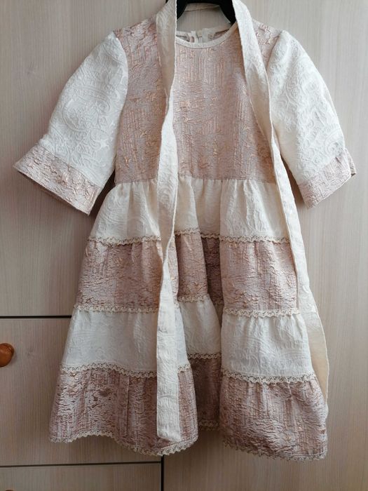 Vând rochiță pentru fetite.