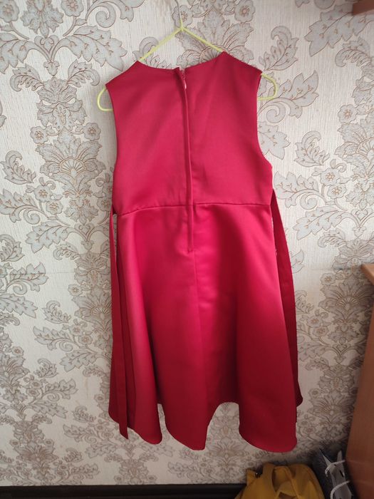 Продам вечернее платье для девочки