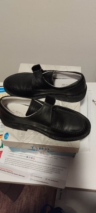 Pantofi  buni negri 37 și 35 și 46 adidași