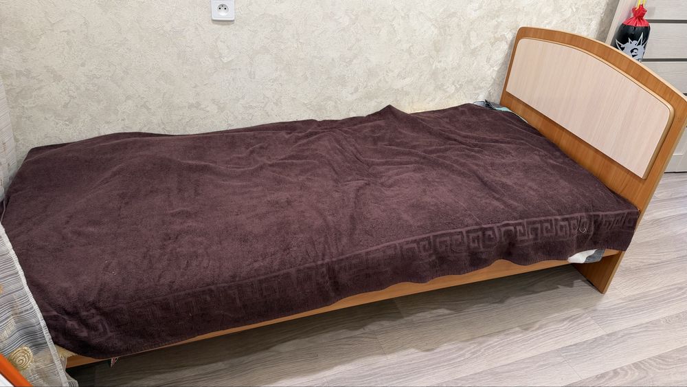 Продам кровать без матраса