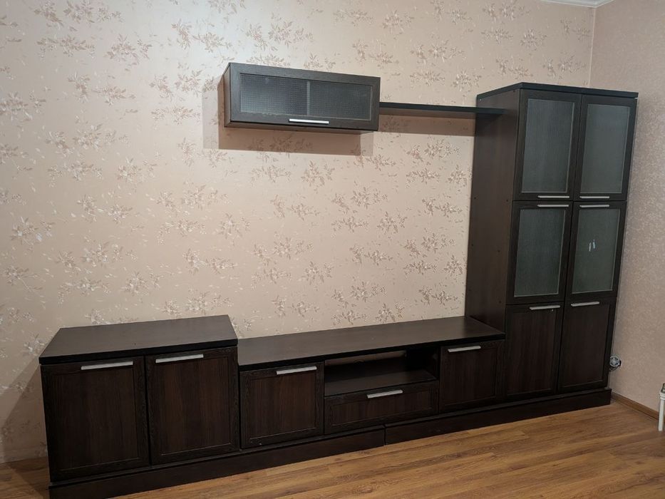 Продам стенку-шкаф для телевизора