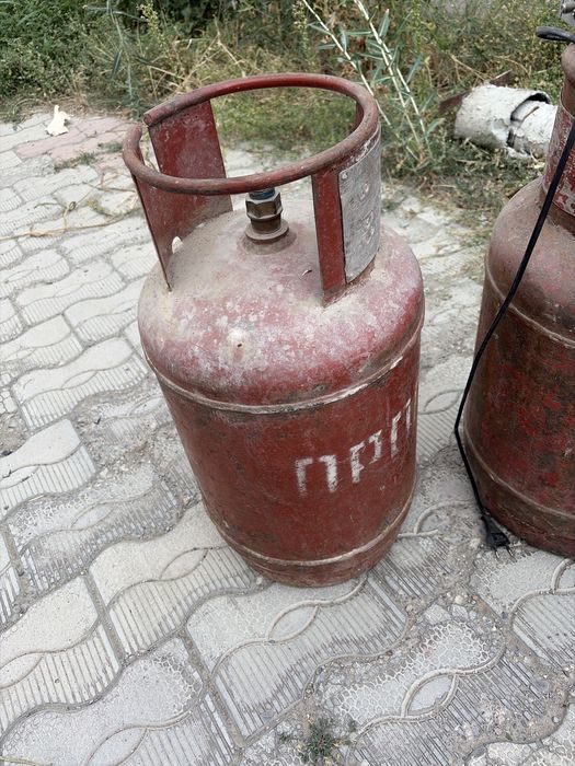 Продам газ балон 2 штук