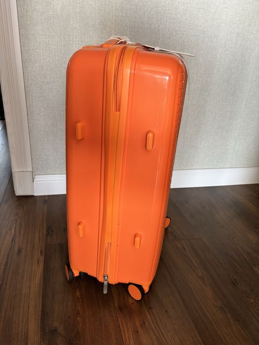 Продам чемодан 60/40 новый