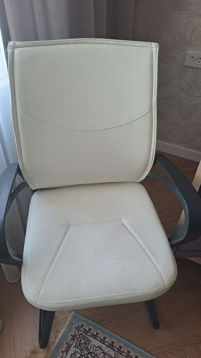 Стул кресло белый