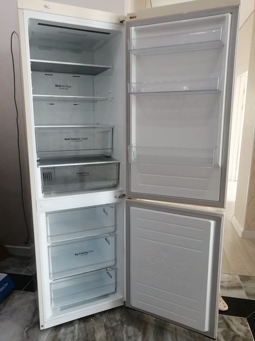Холодильник LG в отличном состоянии