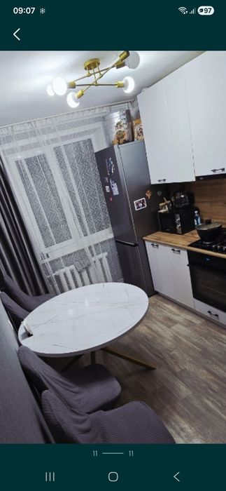 Продам кухонный стол 120×120