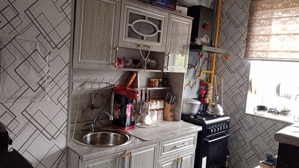 2 xonali kvartira sotiladi