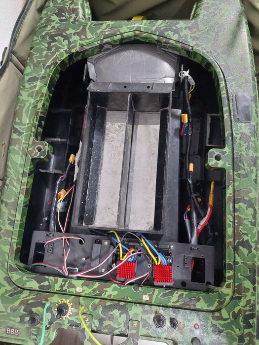 Лодка за захранка Devict