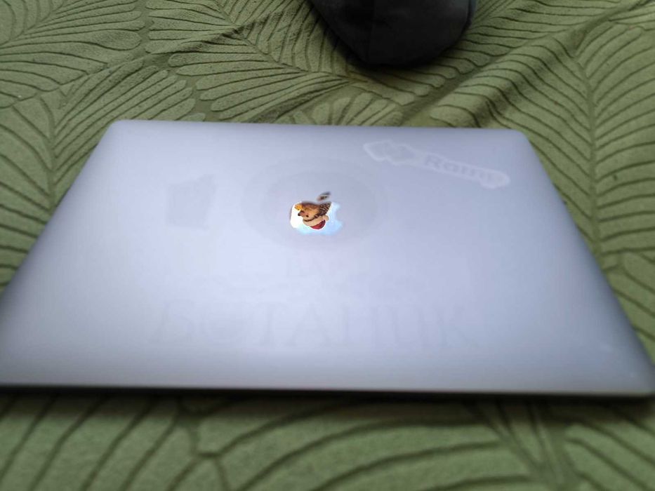 MacBook Pro 13-инча (модел 2020 г.)  Intel Core i7, 16 GB RAM, 512 GB SSD