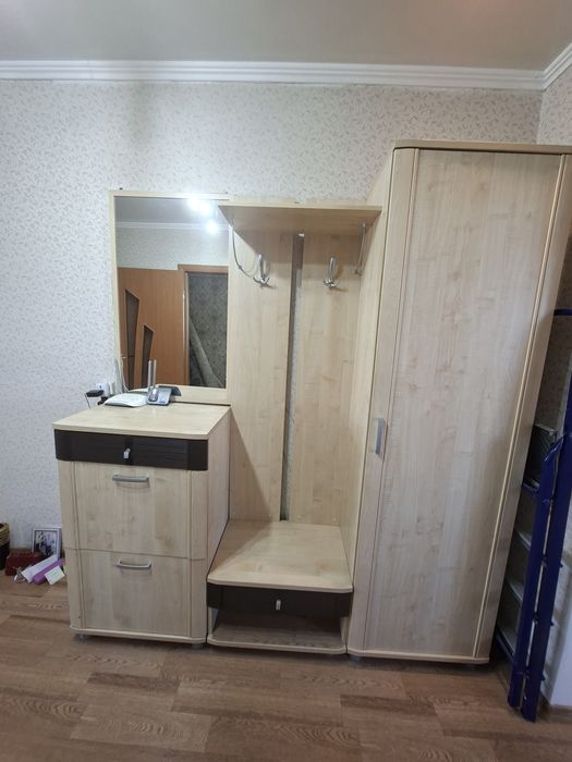 Продам прихожий шкаф