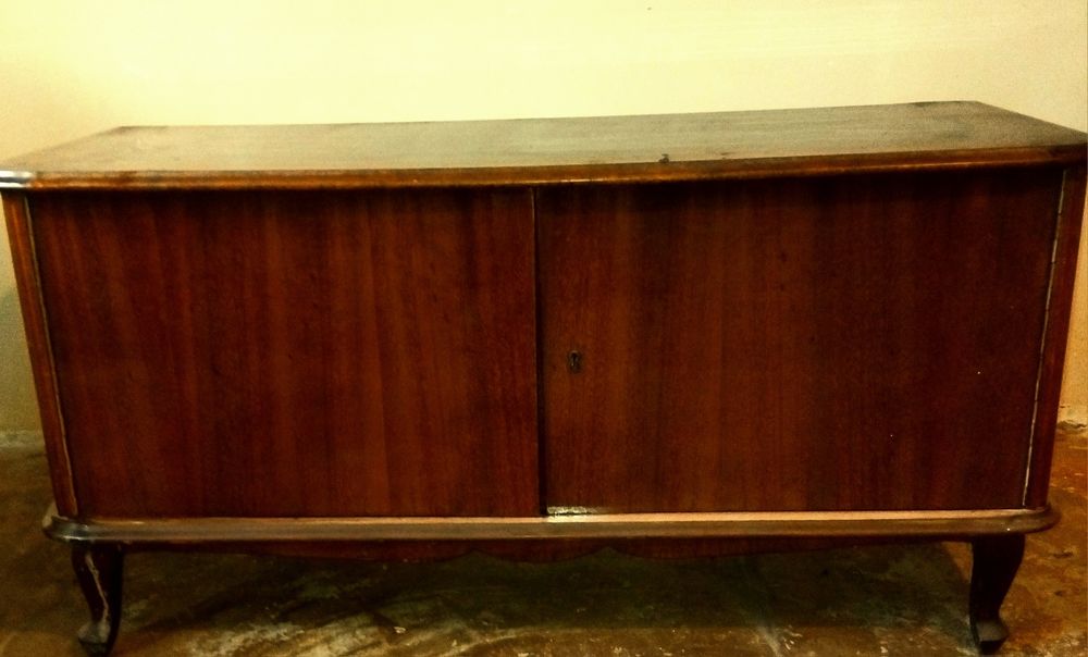 Vând lot  de mobilier vintage anii 50-60 plus cadru de fonta de la masina de cusut Singer Preț 1200 lei tot pachetul sau separat(detalii in descriere)