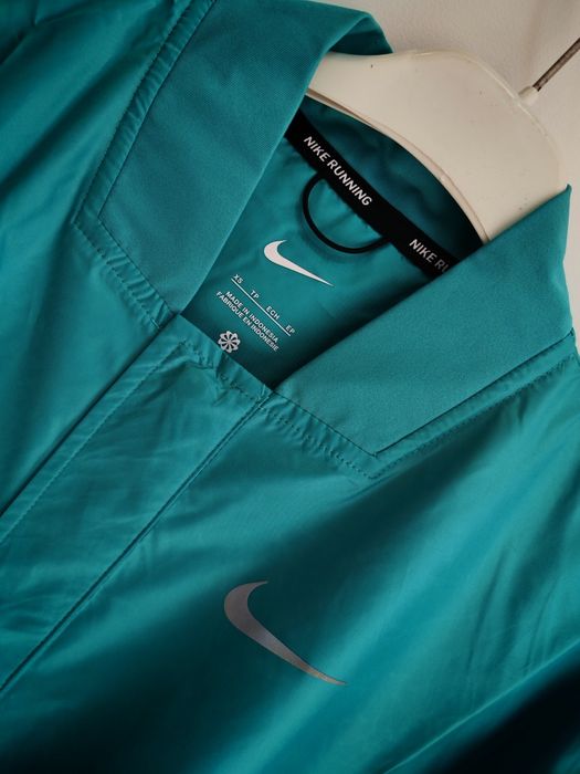 Дамско яке Nike Swoosh Run Jacket