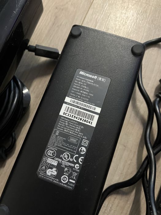 Xbox 360 – Consolă + 2 controllere + 52 jocuri + Kinect