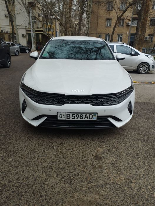 Kia K5 Prestige sotiladi.