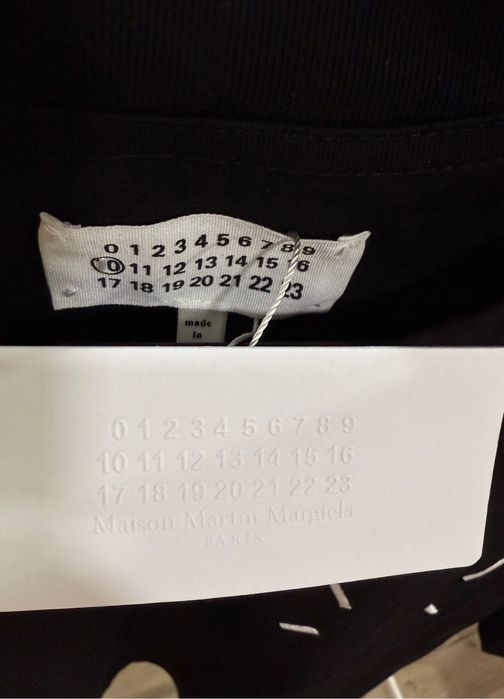 Мъжки Тениски Maison Margiela Black & White T-shirt Number & Red Heart