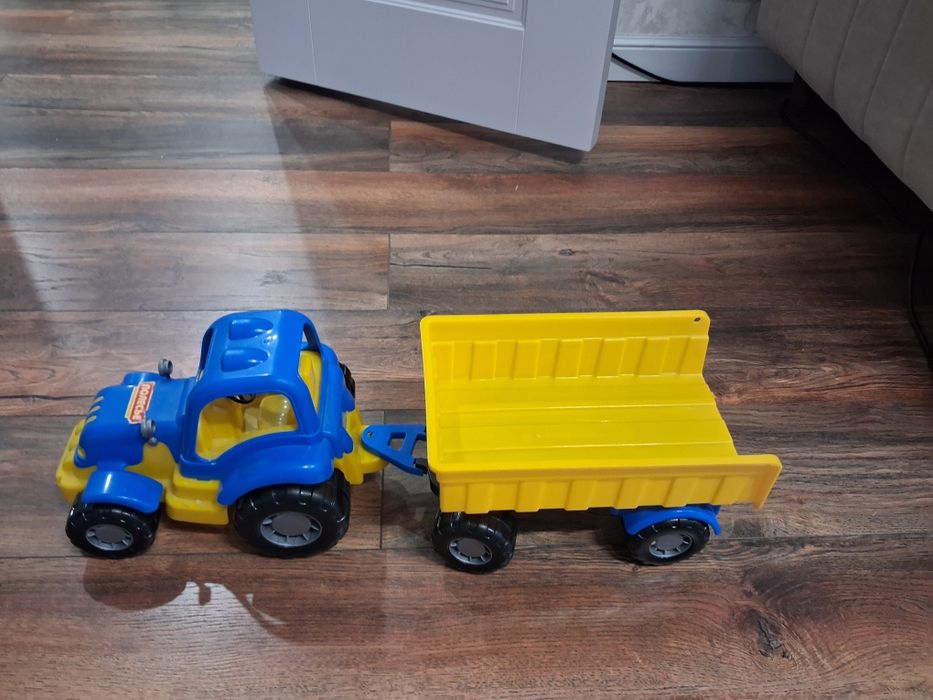 Трактор с прицепом 2500 тенге!