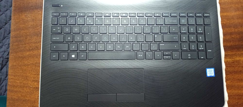 Продавам лаптоп HP 15